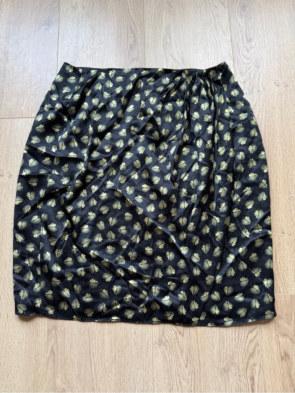 Vintage 100% Silk Wrap Skirt Size 12 black gold A-line mini skirt